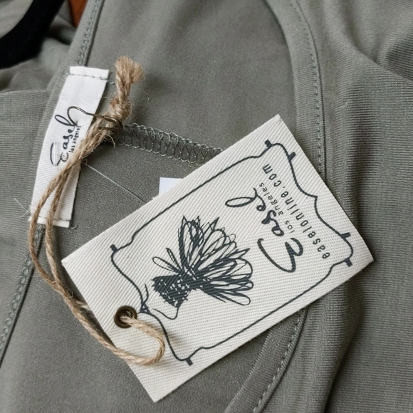 Short Sleeve Ruffle Tunic - Picture 4 of 5